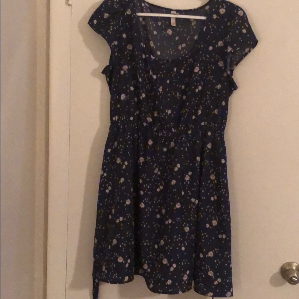 Blue flower pattern dress.